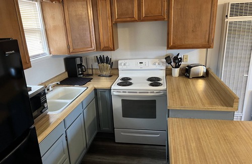 Winslow Apartment | Comfy Quiet 1bedroom apartment, close to DT Winslow