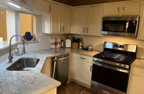 Channelview House | Comfy, quiet, and private stay!