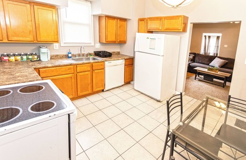 Granite City House | Comfy, Quiet, Clean & Affordable! Great Location! Best bang for your buck!