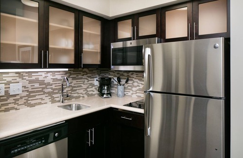 Downtown Des Moines Apartment | Comfy Studio Suite | Indoor Pool, Hot Tub