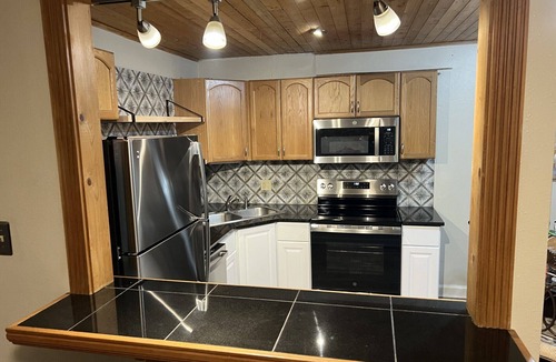 Beauregard Town Historic District Apartment | Complete Remodel 1 Block From the River Center, Minutes to LSU