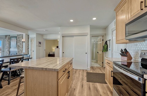Silvercreek Condo | COMPLETELY UPDATED 2BR2BA Walk to Base-Short & Long Term STUNNING Mountain Views