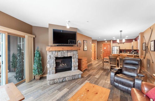 River Run Condo | Condo Overlooking Dercum Square, 2 Min Walk to Lifts, Shops & Dining!