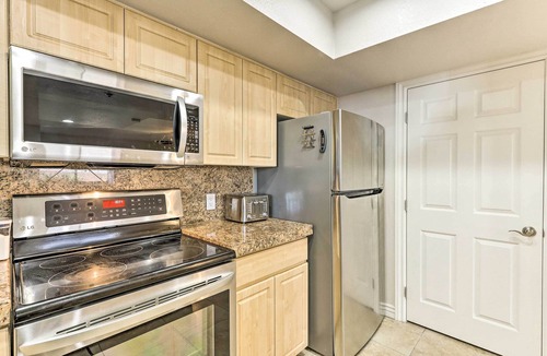 Camelback East Condo | Condo w/Community Pool/Hot Tub < 6 Mi to Old Town