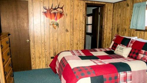 Red Feather Lakes House | Conjoined Cabin with Fireplace in Red Feather Lakes, Colorado, Perfect for a Family Holiday