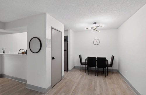 Lenexa Apartment | Contemporary 2BR apartment with workspace