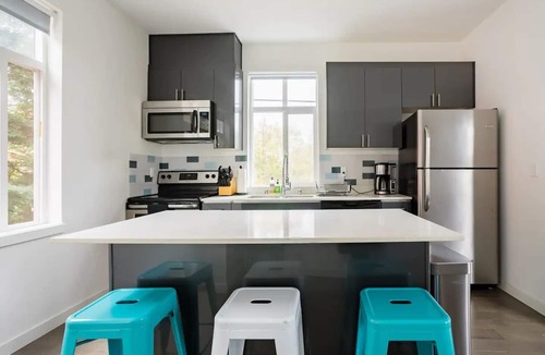 North Delridge House | Contemporary 3 BR & 3.5 BA Home in West Seattle
