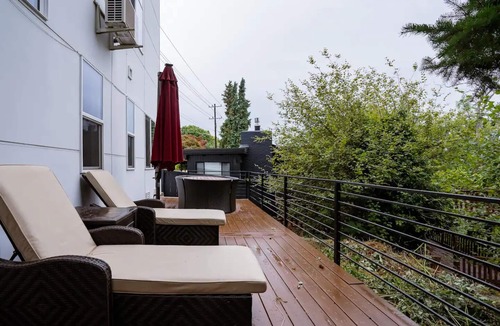 North Delridge House | Contemporary 3 BR & 3.5 BA Home in West Seattle
