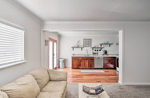 Burien House | Convenient Burien Getaway: 12 Mi to Dtwn SEA!