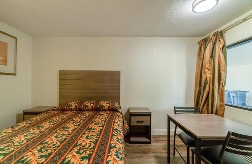 FM 1960 Hotel | Convenient Room for Park Adventures