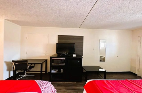West San Antonio Hotel | Convenient Room in San Antonio with 2 Queen Beds, Microwave, and Fridge!