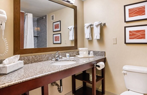 Highlands - Perkins Hotel | Convenient Stay Near LSU, Zoo & Downtown Baton Rouge with Free Breakfast