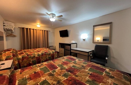 Nebraska City Hotel | Convenient Stay w/Free Parking! 2 Affordable & Family-Friendly Rooms
