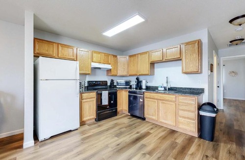 Brighton Apartment | Convenient two bedroom near DIA