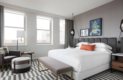 Downtown Fort Worth Hotel | Conveniently Located in Downtown! Close to Fort Worth Zoo! Bike Rental!