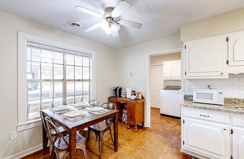 Southaven House | Conveniently located home with pool, yard, patio, grill, & washer/dryer