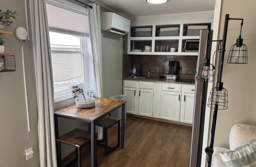 Vincennes Apartment | Conveniently located, cozy units designed with the business traveler in mind.