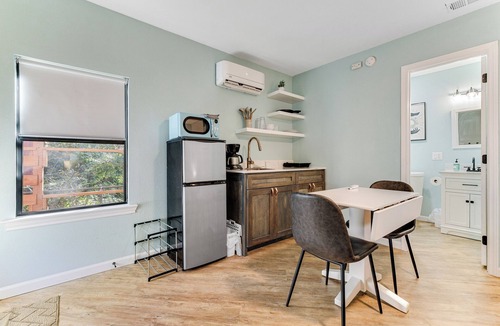 Kessler Apartment | Cool 1-bedroom studio with AC in vibrant Dallas