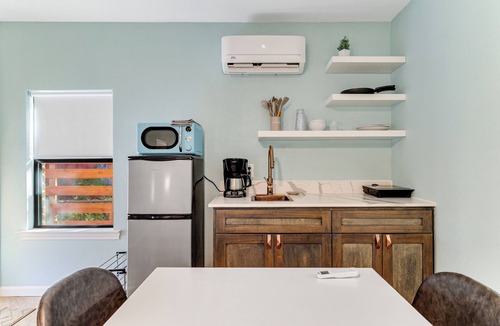 Kessler Apartment | Cool 1-bedroom studio with AC in vibrant Dallas