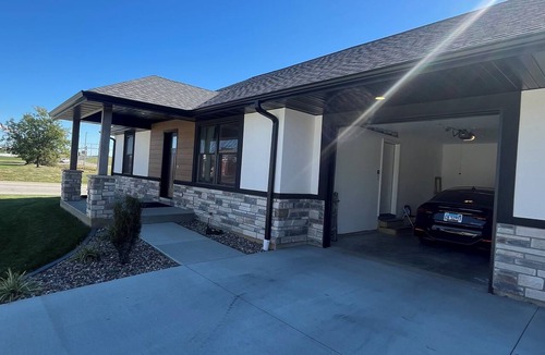 Quincy Condo | Cool 2-bedroom three bed contemporary condo in a quiet area of Quincy.