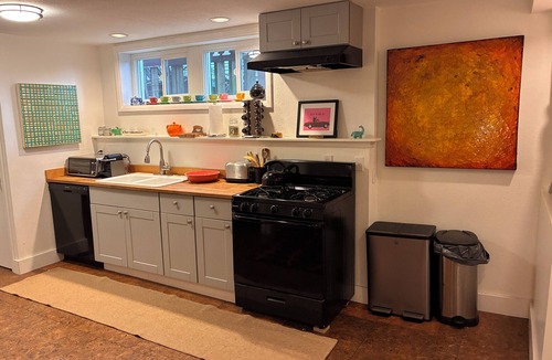 North Beacon Hill Apartment | Cool apartment in vibrant Seattle neighborhood.Restaurants, bars and Light Rail.