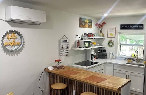 Navarro County Cottage | Cool Cottage near Ennis