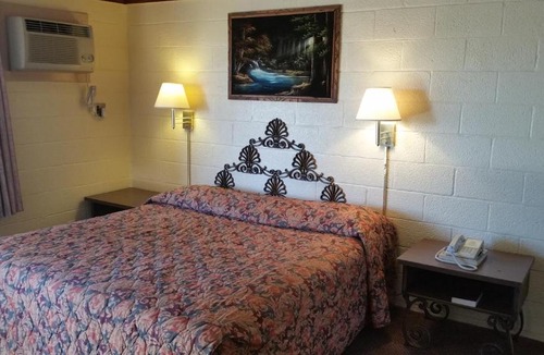 Biggs Field Hotel | Coral Motel