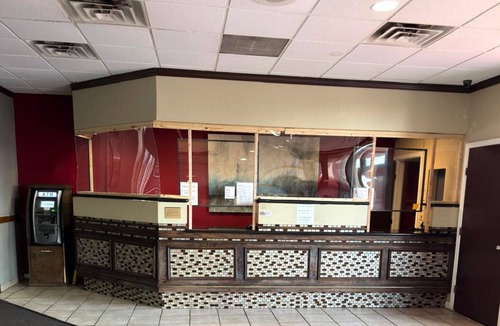Central Oklahoma City Hotel | Coratel Inn & Suites Santa Fe OKC Deluxe 1 King Bed Smoking