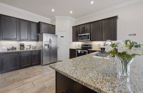 Midland House | Corporate Housing - Midland TX - ACOMM