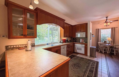 Sequim House | Cottage, private patio, pond, EV charger, King Bed