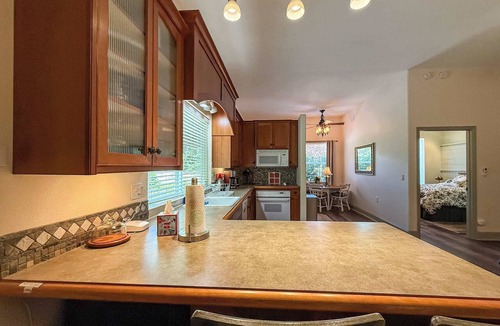 Sequim House | Cottage, private patio, pond, EV charger, King Bed