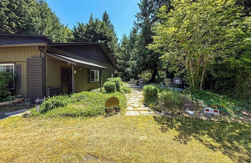 Sequim House | Cottage, private patio, pond, EV charger, King Bed