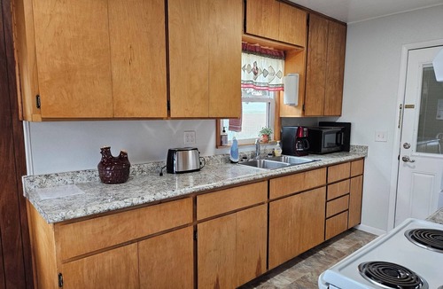 Weiser Cottage | Country Cottage just minutes from downtown Weiser. Pet friendly!