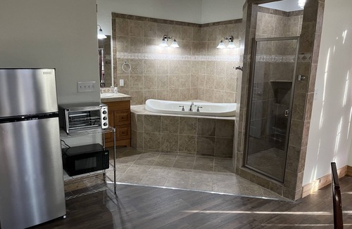 Denton Apartment | Country, Cows & Fishing Lake Studio- 2nd floor