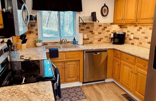 Lawrence House | Country Cozy Getaway on 30 Acres Close to Town