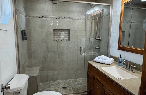 Lawrence House | Country Cozy Getaway on 30 Acres Close to Town