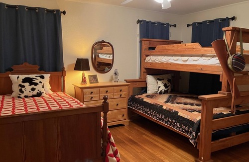 Jacksboro House | Country House-5 mins to Jacksboro.