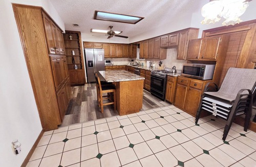 Roanoke House | Country Living at its Best!