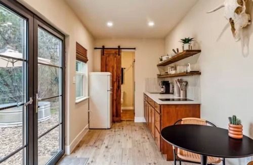 Paluxy Cabin | Country Stay on the Creek- perfect for couples!