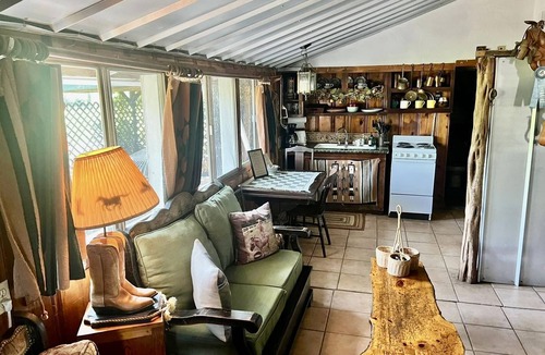 Glen Rose Cottage | Country Woods Inn