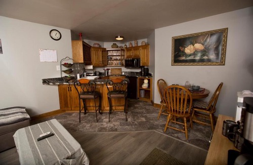 Waldron Apartment | countryside Victorian getaway