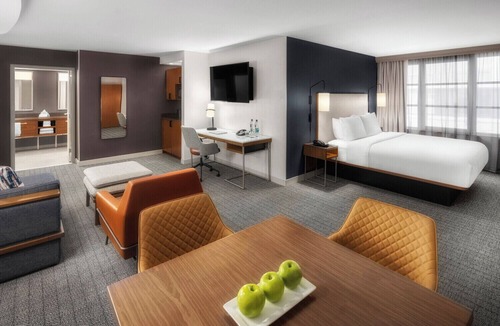 Northwest Bellevue Hotel | Courtyard by Marriott Seattle Bellevue/Downtown