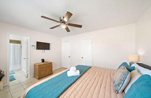 Pasadena House | Covered Back Patio Covered Parking Game Room WIFI Smart TV's every room Washer & Dryer