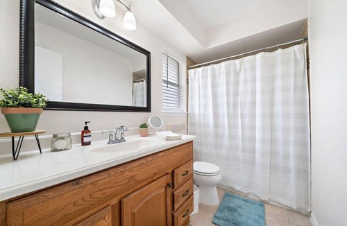 Pasadena House | Covered Back Patio Covered Parking Game Room WIFI Smart TV's every room Washer & Dryer