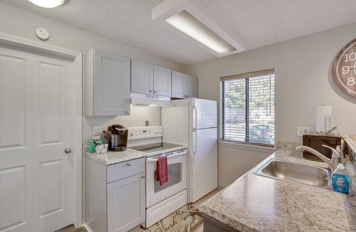 Englewood Apartment | Coveted DTC Apartment! Free Parking & Fast WiFi!