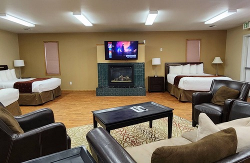 Packwood Hotel | Cowlitz River Lodge