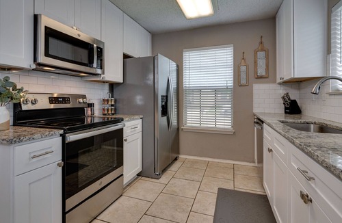Fossil Creek House | Cowtown Cutie is cozy and updated close to Downtown, Airport and Dining