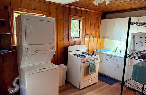 Brownwood Apartment | Cozy 1-bedroom apartment in nice Brownwood with AC
