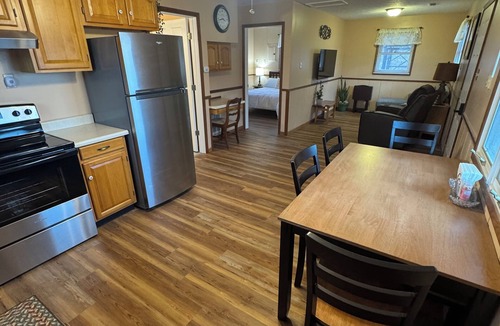 Quincy Cabin | Cozy 1-bedroom cabin right on the river.