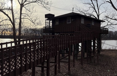 Quincy Cabin | Cozy 1-bedroom cabin right on the river.